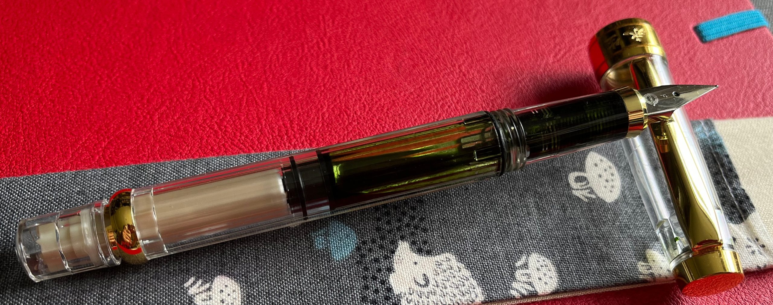 Beginner Gold Nib Bracket #1: LAMY 2000 vs. Pilot Vanishing Point